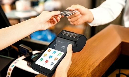 用自己POS机刷信用卡到储蓄卡可靠吗？